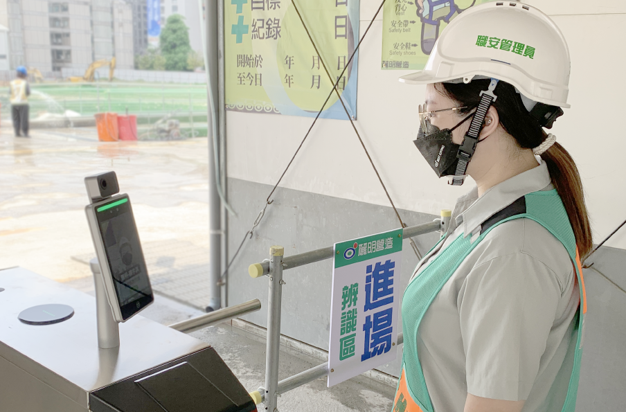 臉部識別登記/安全帽配戴偵測